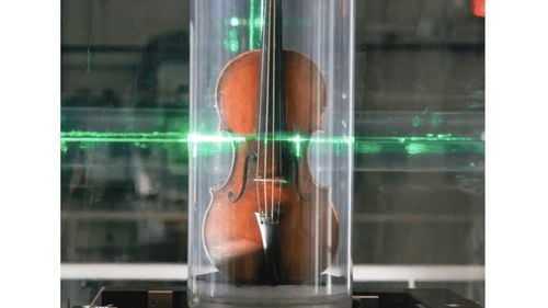 Cea mai faimoasă vioară a lui Paganini își dezvăluie secretele cu ajutorul razelor X