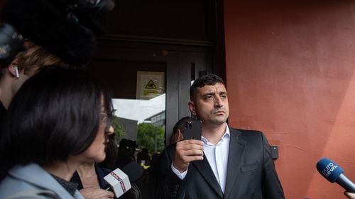 PressOne: Dezvoltatorii aplicației AUR, prin care partidul extremist atrage noi membri, au avut contracte cu SRI și MAE