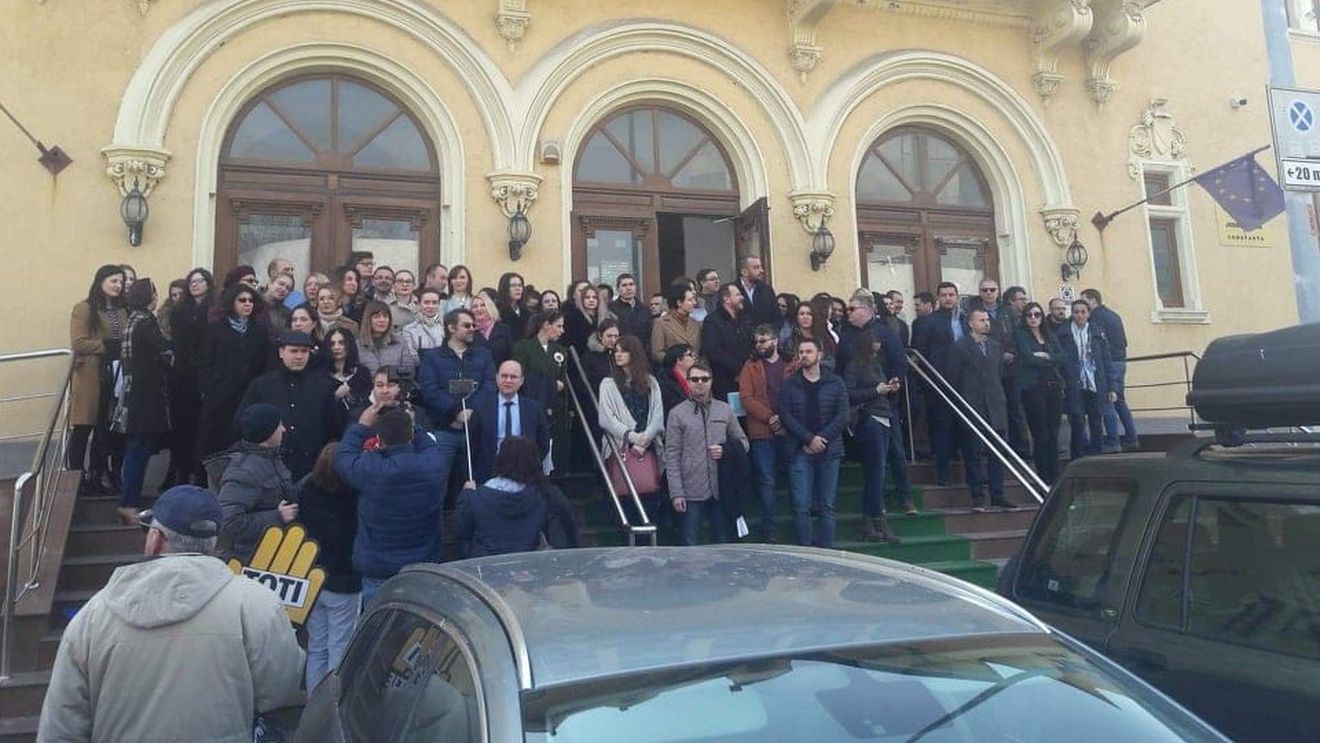 VIDEO Magistrați din Constanța: „Se încearcă intimidarea celor care protestează“/ „Acum se naște magistratul european în România“