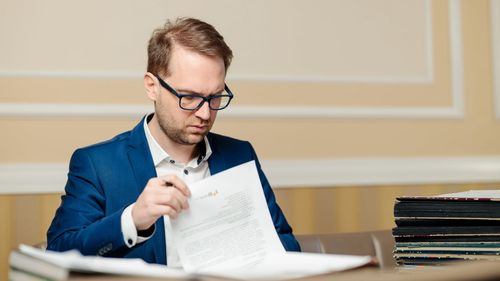 BREAKING Primarul Timișoarei, Dominic Fritz, acuzat de conflict de interese / Ar fi luat în campania electorală de acum patru ani un împrumut de la o persoană fizică iar ulterior a întocmit un act administrativ în folosul creditorului/ UPDATE Fritz: Mi-au făcut și mie un dosărel