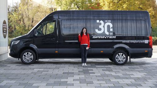 A List livrează cele mai noi trenduri din fashion cu ajutorul unui Mercedes-Benz Sprinter. Andreea Esca: „Putem conta pe acest autovehicul în orice situație”