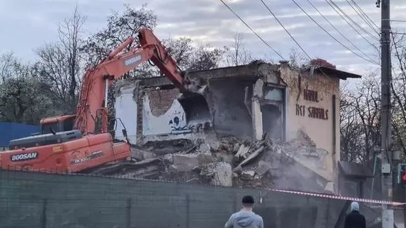 Ordinul Arhitecţilor susține că Hanul Trei Sarmale din Iași, demolat fără aviz, trebuie refăcut după proiectul din urmă cu 50 de ani