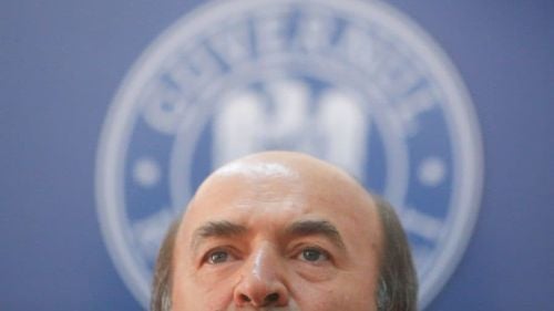 SURSE Rectorul Tudorel Toader cere de la Agenţia Naţională a Bunurilor Indisponibilitate un automobil și un autocar pentru Universitatea Cuza din Iaşi și Biblioteca Universitară