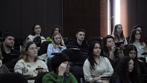 USR vrea ca instituţiile de învăţământ superior să fie obligate să asigure cel puţin 75% dintre locurile necesare pentru realizarea stagiului de practică de către studenţi. Un proiect de lege a fost depus la Parlament