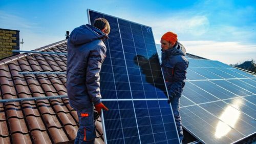 Ce se întâmplă în România după ce 110.000 de oameni și-au pus panouri fotovoltaice