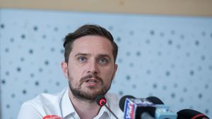 Jurnaliştii nu vor mai folosi gratuit parcările publice din Capitală, doar cu legitimația de serviciu / Viceprimarul Stelian Bujduveanu spune că nu putea fi verificată legalitatea utilizării gratuite a parcărilor de către jurnaliştii care beneficiază de această scutire