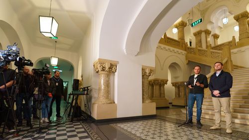 Bujduveanu, după întâlnirea cu proprietarii din imobilul afectat de explozie: În perioada următoare, prioritatea noastră este punerea în siguranţă a clădirii şi a zonei înconjurătoare. Locatarii, cazaţi temporar în unităţi hoteliere, pentru 7 zile