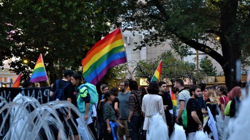 Coumunitatea LGTB anunță un protest duminică: Tragem un semnal de alarmă că în România în continuare cuplurile necăsătorite, gay sau heterosexuale, peste 800.000 de cetățeni, nu au un cadru legal pentru a-și oficia relațiile