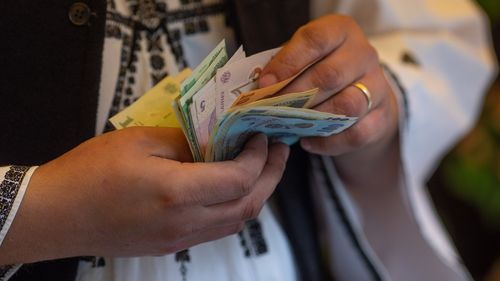 Edupedu.ro: Elevii olimpici internațional ar putea primi burse de până la 4.050 de lei pe lună, de la 1 ianuarie, odată cu creșterea salariului minim