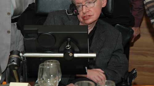 Familia lui Stephen Hawking donează ventilatorul astrofizicianului unui spital britanic