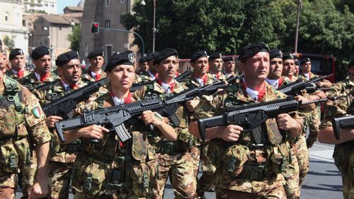 Italia avertizează că are nevoie de cel puţin 10 ani pentru a-şi creşte cheltuielile de apărare