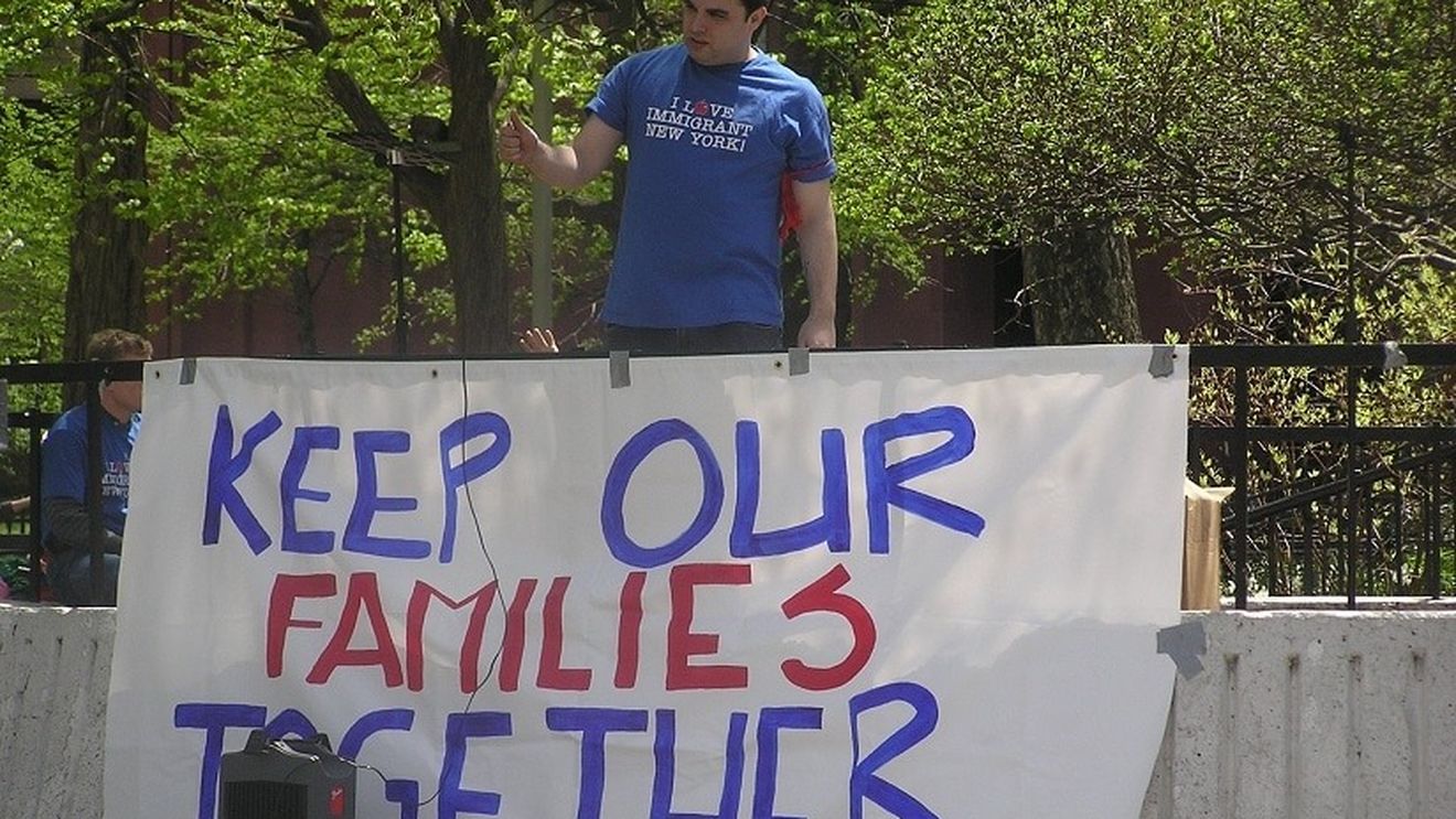 Cum se folosește Trump de "caravana imigranților" din America Centrală ca să-i ajute pe republicani în alegeri