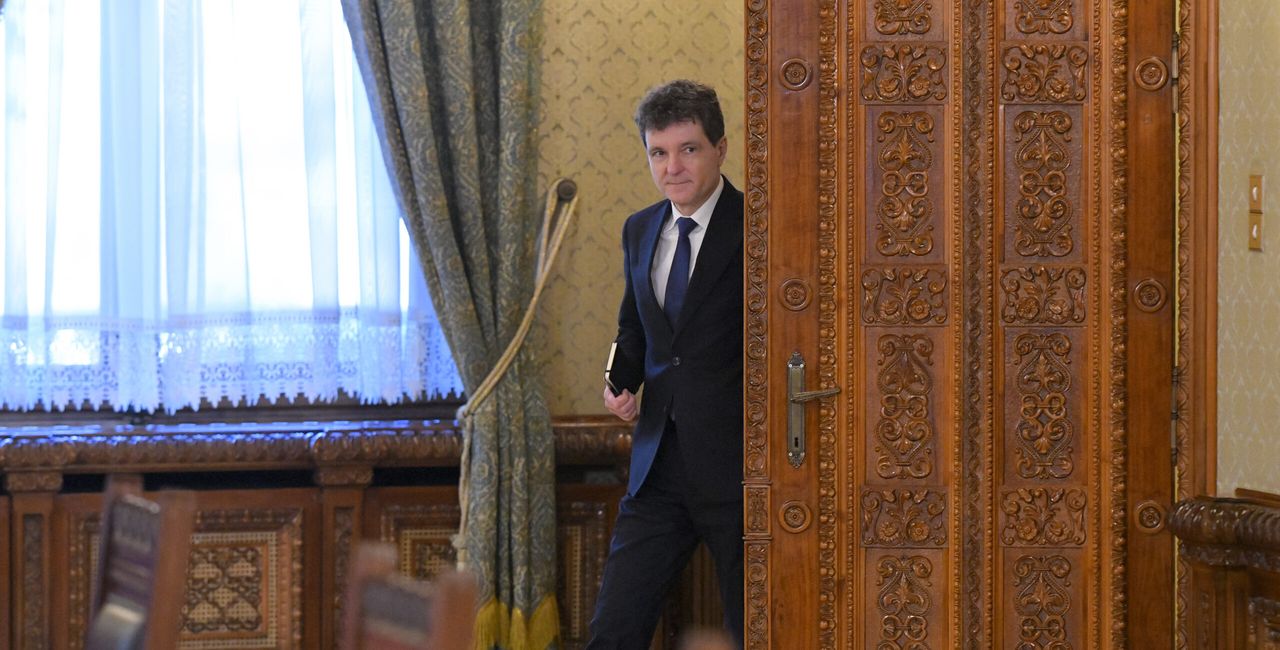 Live Consultări pe repede-nainte / Nicușor Dan cere o majoritate parlamentară / Grindeanu: PSD își asumă guvernarea, inclusiv premier. Cu AUR nu / Simion: Fără AUR nu se poate / Bolojan: Pact pentru guvern minoritar fie PSD, fie PNL-USR-UDMR / Fritz: Nu pentru guvern PSD, susținem guvern PNL-USR-UDMR