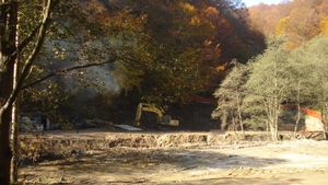 Autoritățile de Mediu din Hunedoara au deschis procedura pentru o nouă autorizaţie de mediu în cazul microhidrocentralei de pe râul Taia, din aria protejată Natura 2000 Grădiștea Muncelului Cioclovina, deși instanţa a declarat-o ilegală, iar Comisia Europeană a declanşat infringementul