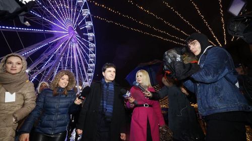 Nicușor Dan, de la Târgul de Crăciun: Cei mari se pot bucura de concerte, de mâncarea tradițională și produsele artizanale, iar cei mici au la dispoziție parcul de distracții cu patinoar, caruselul și cea mai mare roată panoramică din România