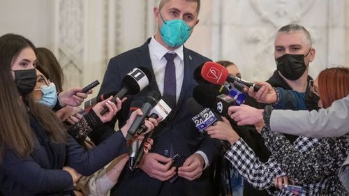 Dan Barna: PSD și PNL au vrut să profite de agresiunea lui George Simion din Parlament ca să nu mai dezbată moțiunea împotriva ministrului Energiei/ Virgil Popescu a fugit ca un laș din Parlament
