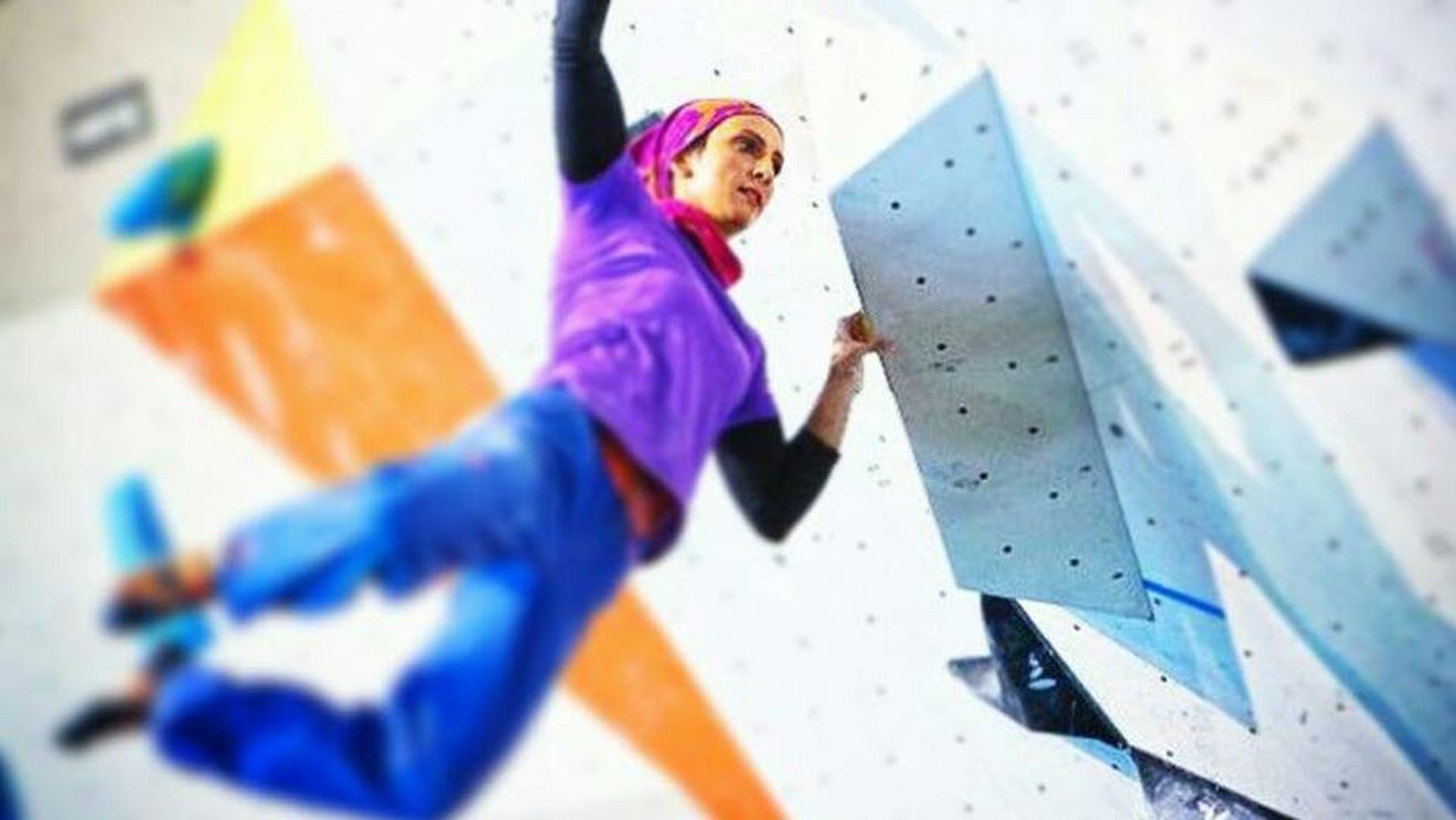 Iranianca Elnaz Rekabi a participat la primul ei turneu de escaladă după ce a concurat la o competiție sportivă fără hijab/ Sportiva ar fi fost obligată să își dea jos vălul