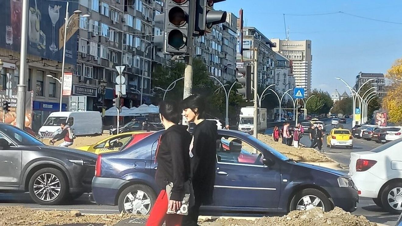 Haos în centrul Capitalei. Cea mai circulată intersecţie a Bucureştiului, Piaţa Unirii, e lăsată fără semafoare de trei săptămâni din cauza borduriadei primarului Robert Negoiţă