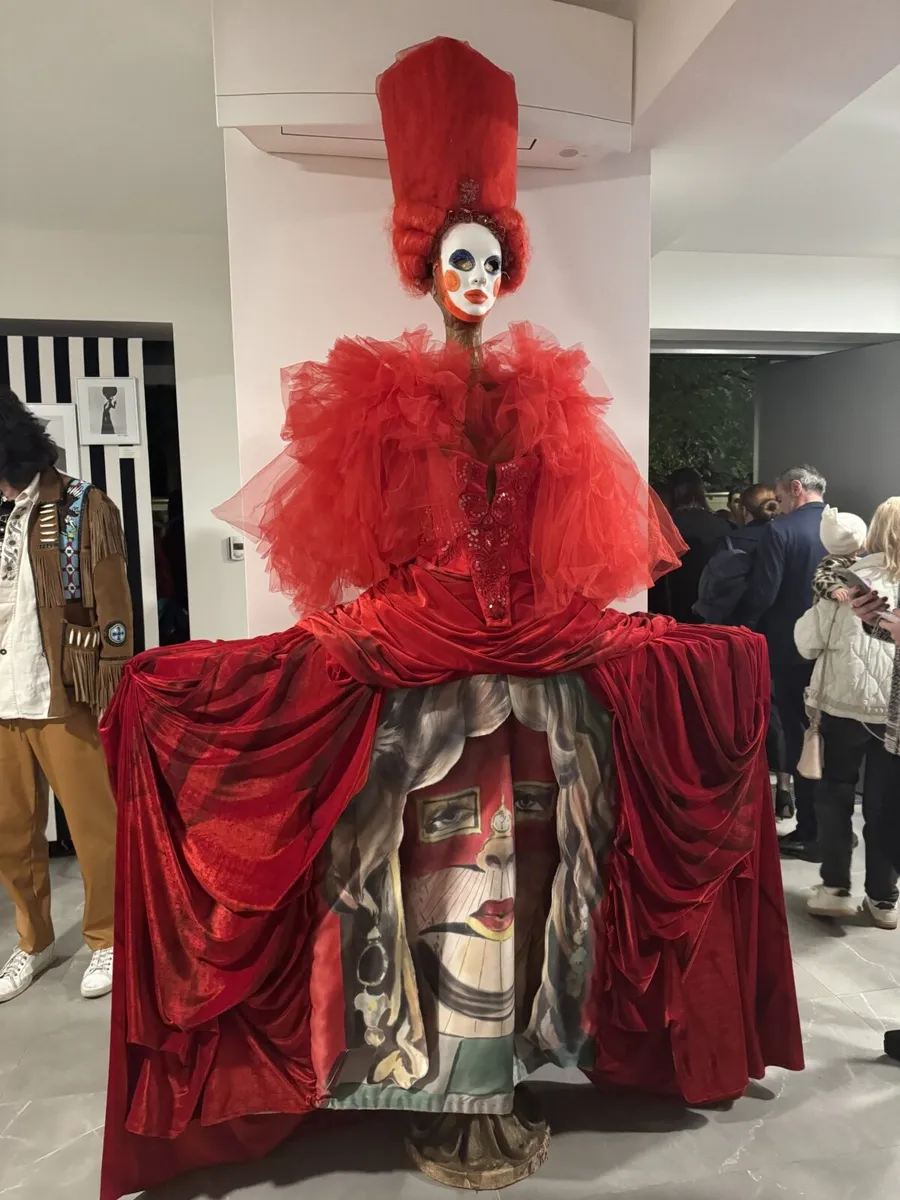 ovidiu buta, doina levintza, 44 women exhibition, expozitie, moda 