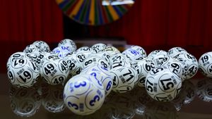 Loteria Română organizează sâmbătă Tragerile Speciale Loto de Crăciun / Premii de 1,32 de milioane de euro la Loto6/49 și 2,75 de milioane de euro la Noroc