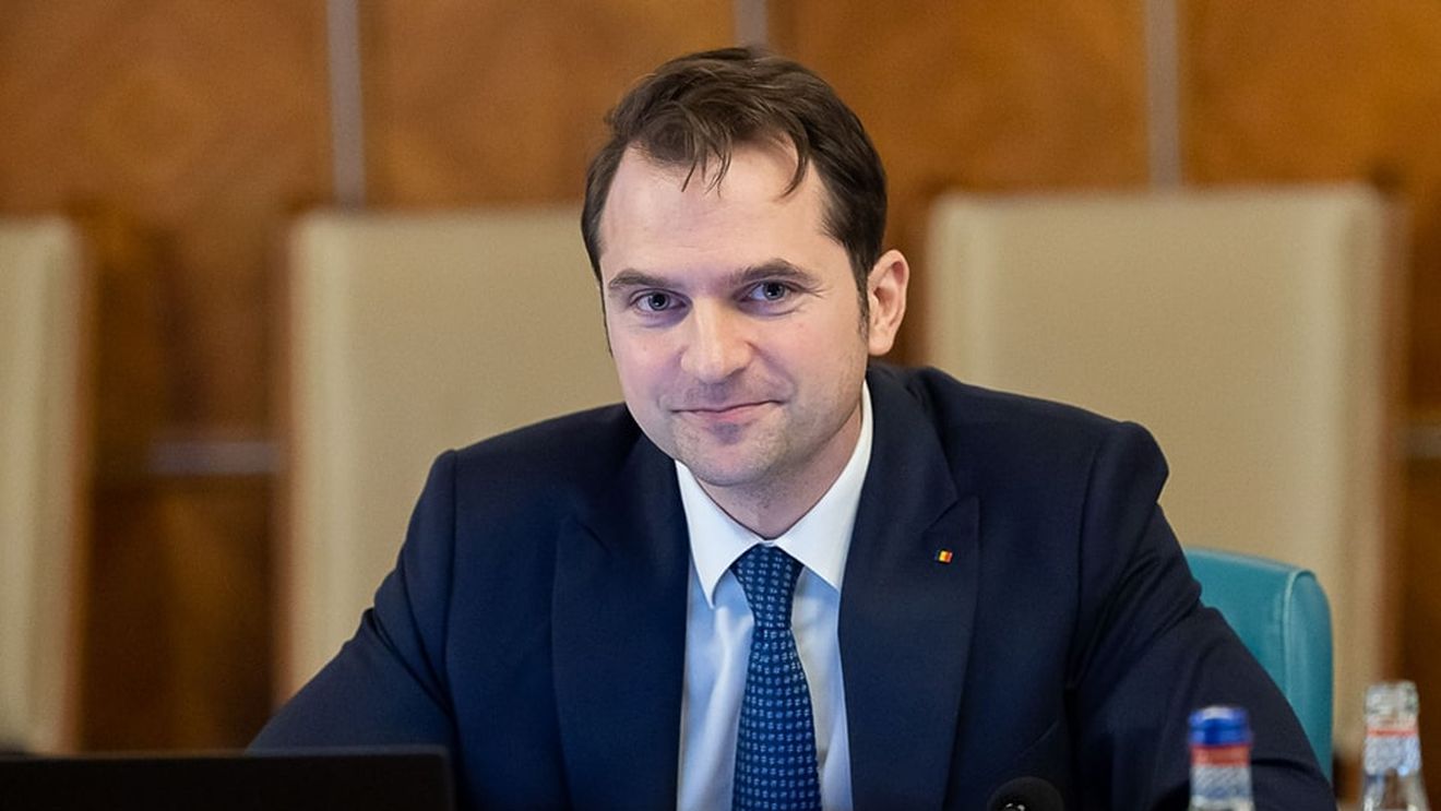 Ministrul Digitalizării: Din iulie, funcţionarii care mai solicită dosar cu şină vor fi cercetaţi disciplinar / La instituțiile care țin arhiva în format fizic vor face copii funcționarii