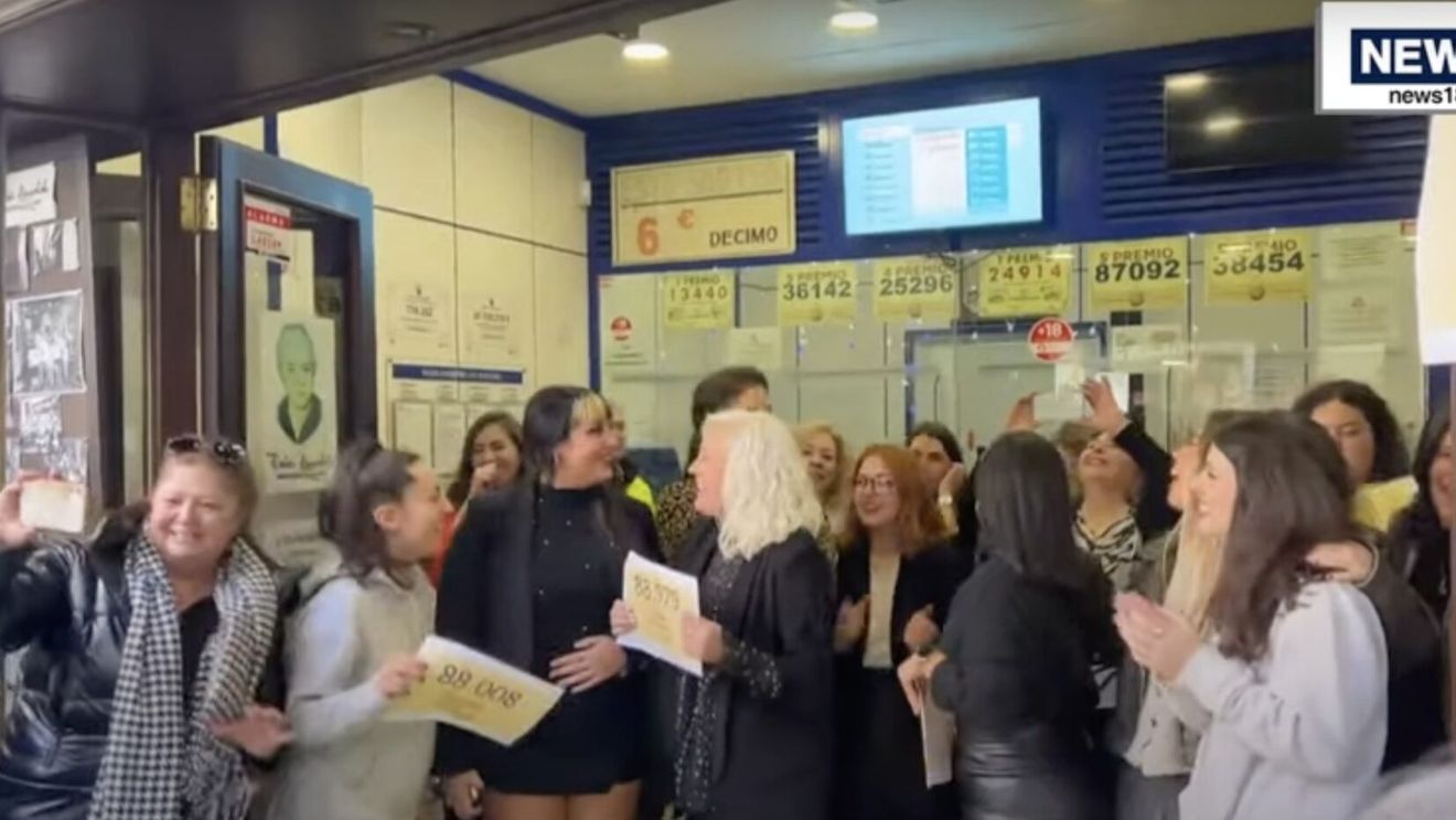 Spaniolii au petrecut în stradă cu șampanie, după extragerea loteriei de Crăciun, cunoscută sub numele de „El Gordo”