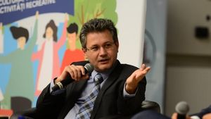 Ministerul Educației își rezervă timp până la sfârșitul lunii mai să elucideze ce înseamnă decizia instanței în dosarul Baza Cutezătorii, în care Mihnea Costoiu a scăpat, prin prescripția faptelor, de dosarul în care fusese condamnat inițial pentru abuz în serviciu