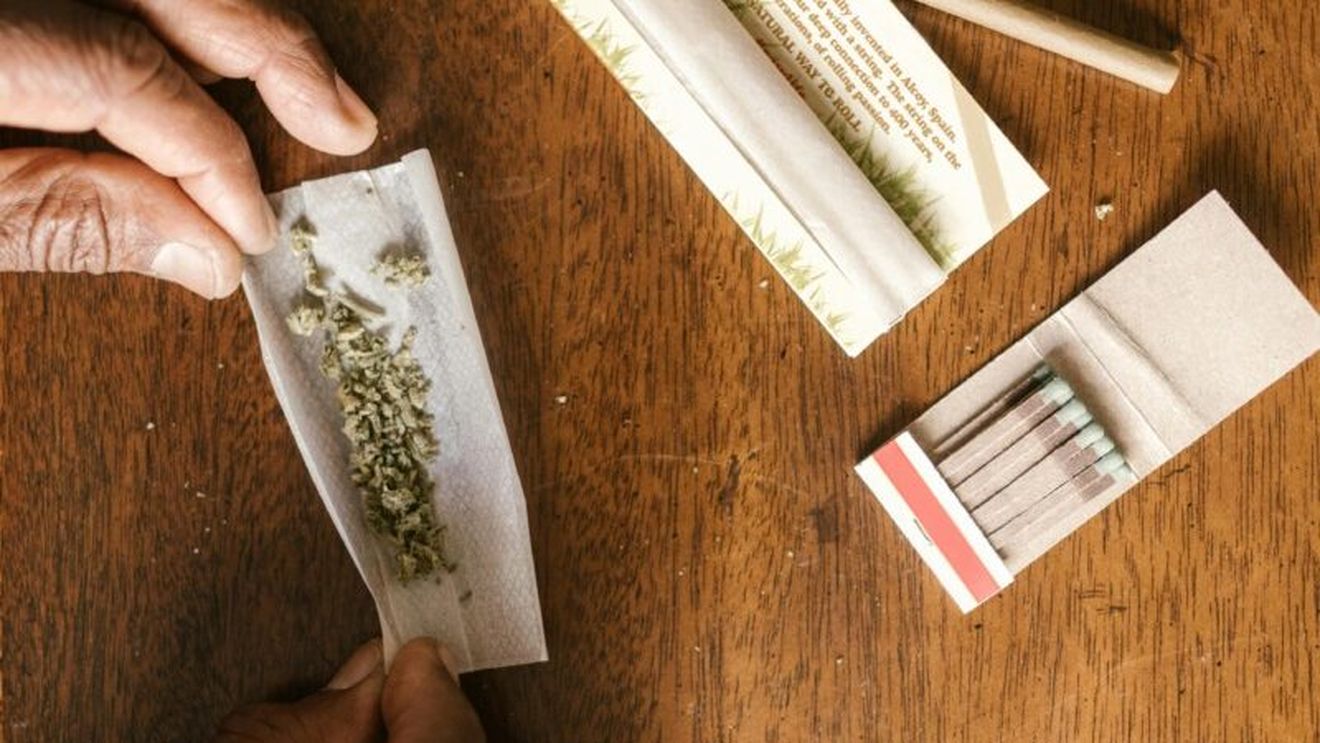 Tot mai mulți vârstnici consumă cannabis, în ciuda riscurilor asupra sănătății