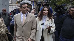 George Simion: ”Domnii din PSD sunt nervoși nevoie mare / Inventează rupturi în partidul AUR” / Anca Alexandrescu, susținută de partidul extremist la Primăria București, a reluat miercuri zvonurile rupturii