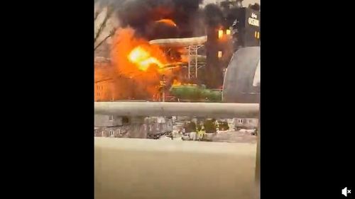 Un incendiu devastează cel mai mare parc de distracţii din Suedia / Imagini cu tobogan acvatic în flăcări