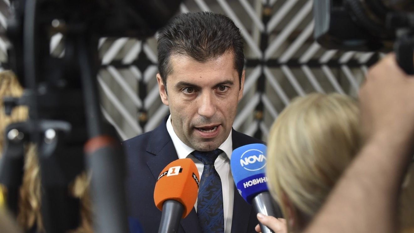 Cum a salvat Kiril Petkov în secret Ucraina la începutul războiului: Bulgaria a trimis arme sovietice și combustibil Kievului prin România, Ungaria și Polonia