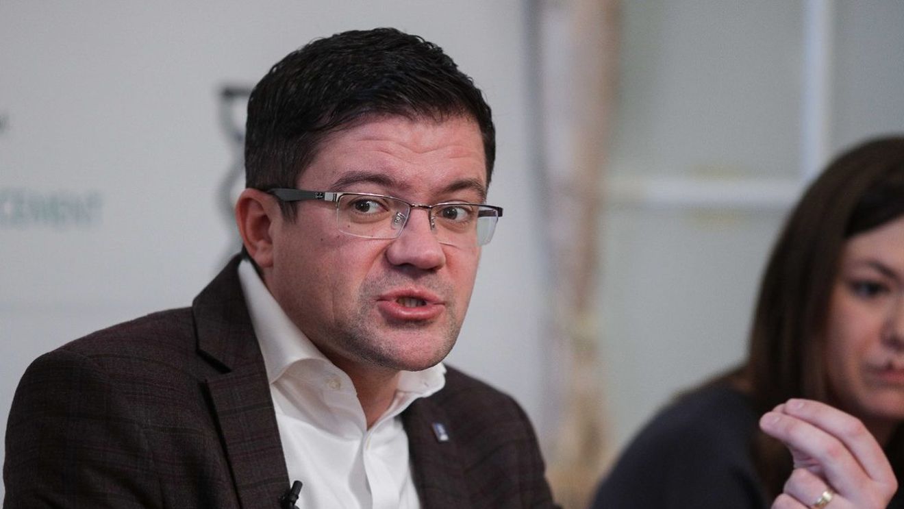 Oficial: Costel Alexe, pus sub control judiciar în dosarul șpăgii în tablă. El s-a autosuspendat din funcțiile de conducere din PNL, dar rămâne membru de partid