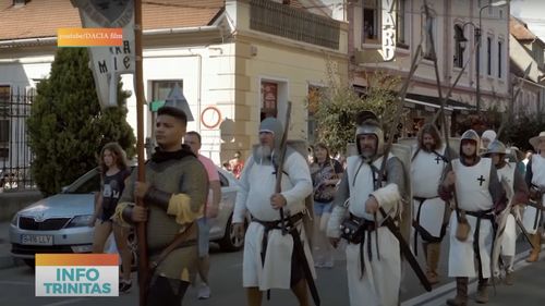 VIDEO Festivalul Sighişoara Medievală: Statui gigantice de cavaleri, ghilotine, catapulte și tunuri pentru recrearea atmosferei de Ev Mediu