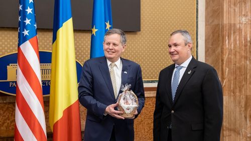 Ciucă, la întâlnirea  cu delegaţia senatorului american Steve Daines: Am subliniat importanţa trupelor americane în regiune şi necesitatea creşterii prezenţei acestora pe Flancul Estic al NATO