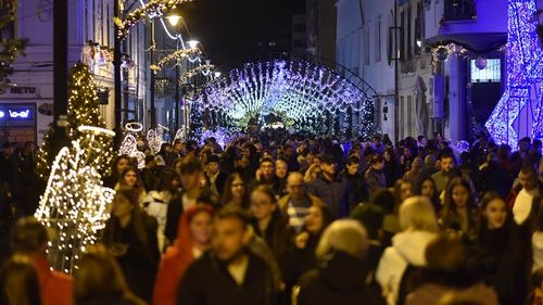 Craiova și Sibiu și-au deschis târgurile de Crăciun / Olguța Vasilescu: „Nu ratați cel mai mare și mai frumos târg de Crăciun din România”