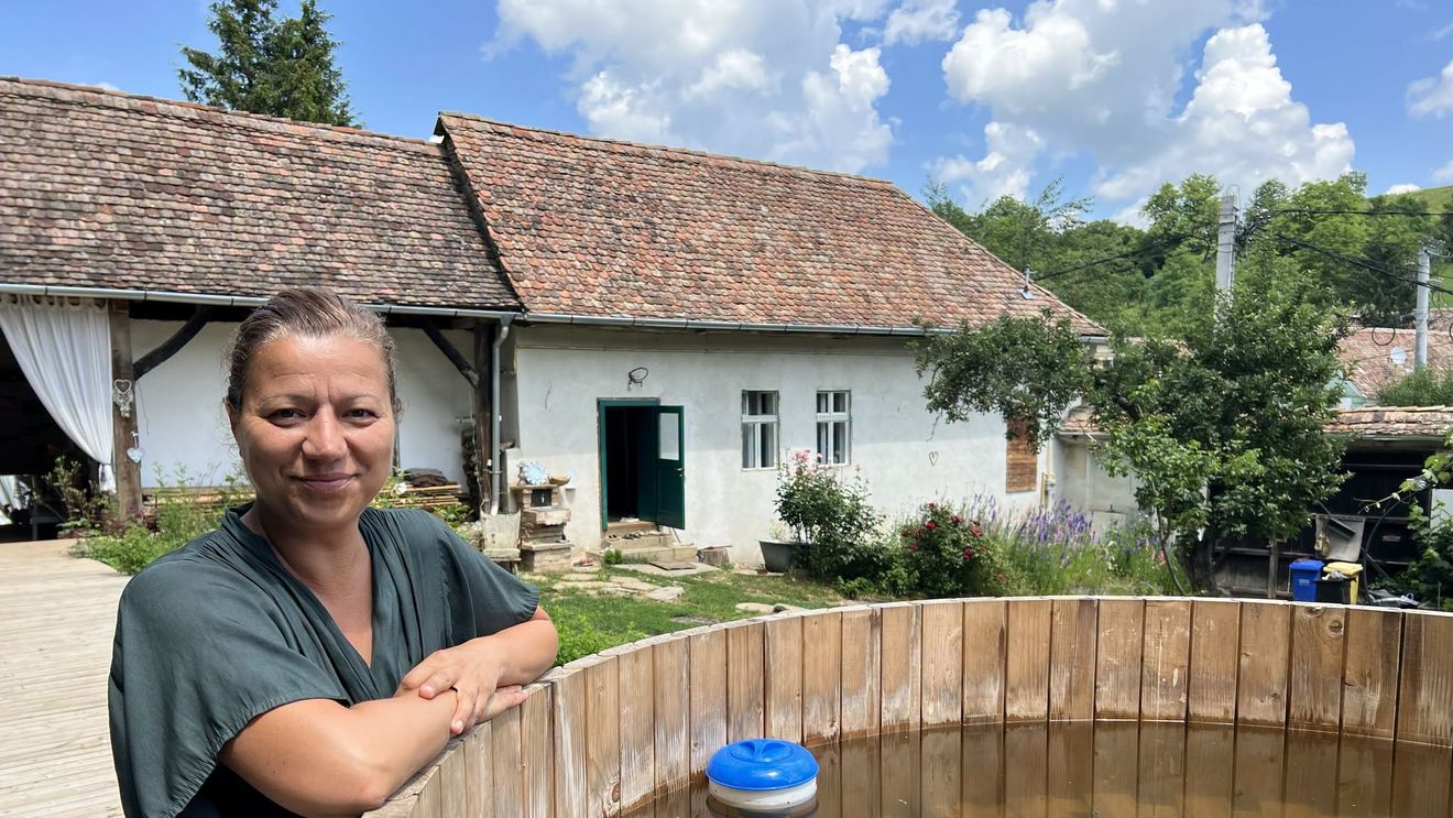 FOTO De la Naomi Campbell și Colin Farrell la liniștea din Richiș / O bucureșteancă a deschis primul SPA sătesc din județul Sibiu