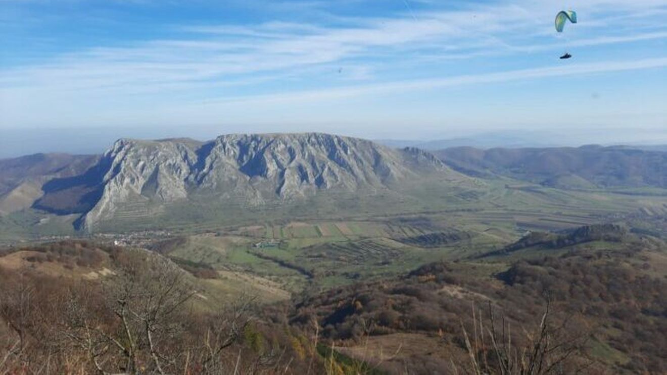 VIDEO Parapantist rănit grav la Piatra Secuiului, în Rimetea. Intervenție complexă SMURD și Salvamont Alba