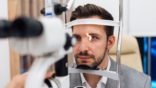 De ce este esențială o abordare de echipă în tratarea glaucomului și cataractei?  Dr. Irina Bârcă explică importanța colaborării cu diabetologi și cardiologi