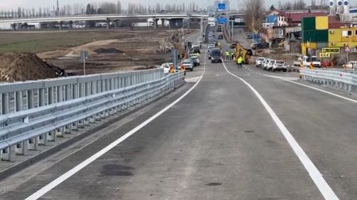 Noul pasaj peste autostrada A0, deschis la începutul anului 2024, i-a „sigilat” pe locuitorii din comuna Berceni: nu are trotuare, iluminat public sau nod rutier / Asociația Pro Infrastructura: Anii viitori trimitem din nou oameni pe Lună, și noi nu suntem în stare să facem un pod amărât / Ce răspunde CNAIR
