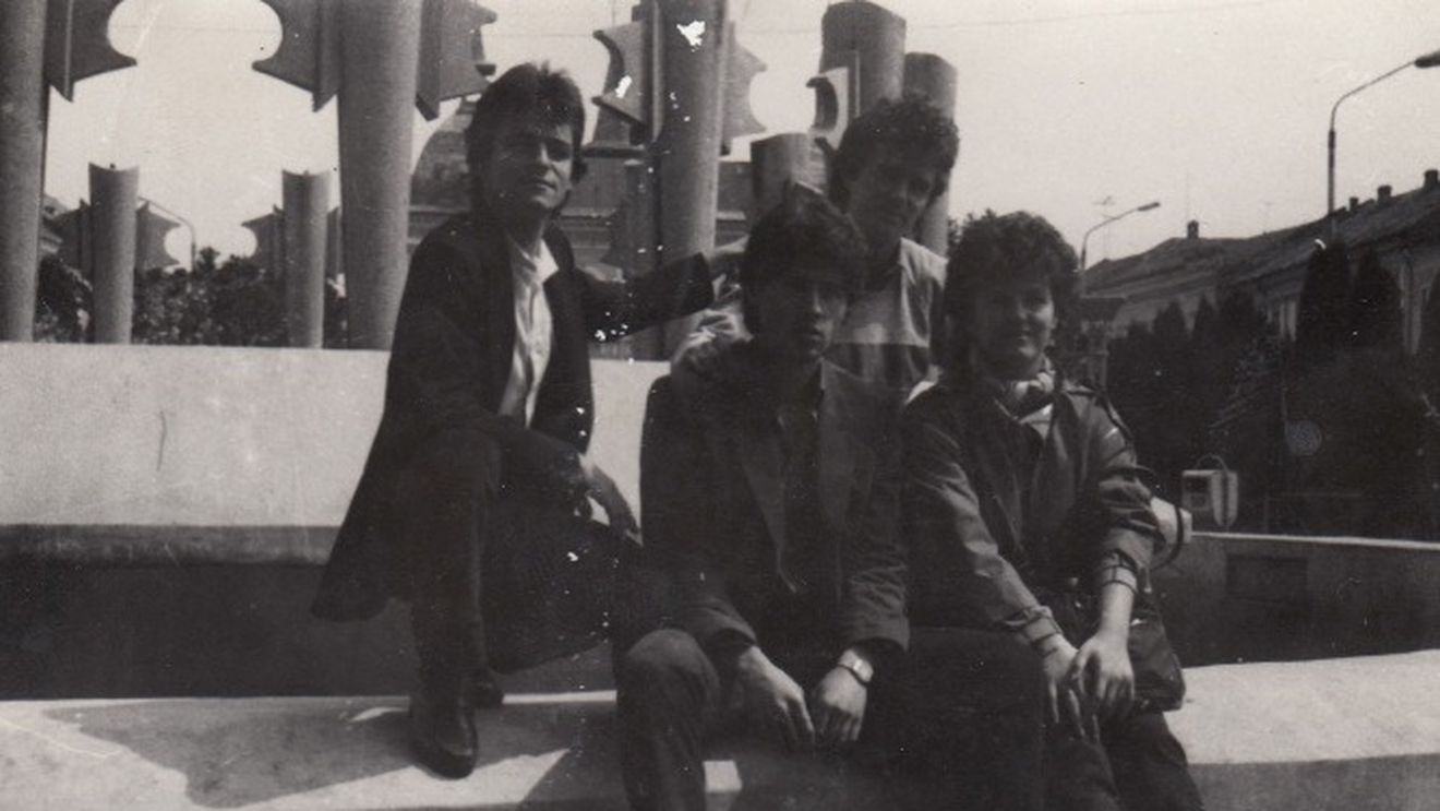 FOTO Detalii din tinerețea lui Ludovic Orban: piesă interzisă de cenzură la radio, meditații luate de la fratele mai mare, Leonard Orban