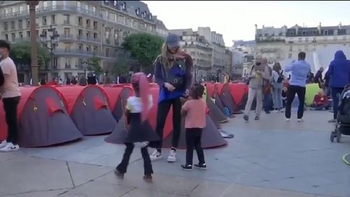 Protest în Paris al migranților fără adăpost: aproximativ 250 de corturi au fost instalate în faţa Primăriei