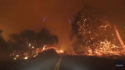 California se confruntă cu cele mai extinse incendii din 1987