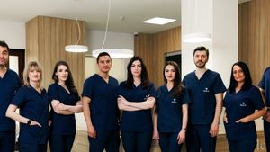 După 10 ani de dureri și un diagnostic neclar, o pacientă din Irlanda care suferea de endometrioză și-a recăpătat calitatea vieții, cu ajutorul chirurgiei robotice și al medicilor buni de la Bucharest Endometriosis Center