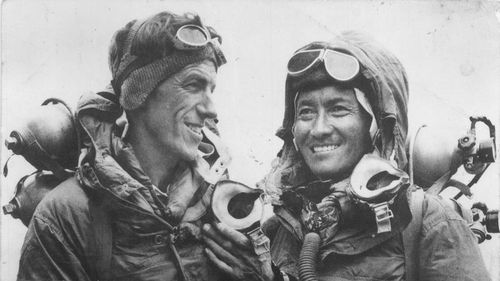 După 70 de ani o întrebare revine: cine a pus primul piciorul pe vârful celui mai înalt munte de pe planetă: Everest (reportaj The Times)
