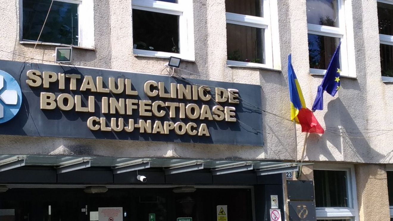 Eroii neștiuți ai pandemiei. Nu se vorbește despre ei, dar se expun zilnic în cel mai periculos mediu, la Terapie Intensivă / Fost pacient: „Când nu puteam și îl auzeam pe el, parcă îmi era rușine să nu încerc. Și reușeam”