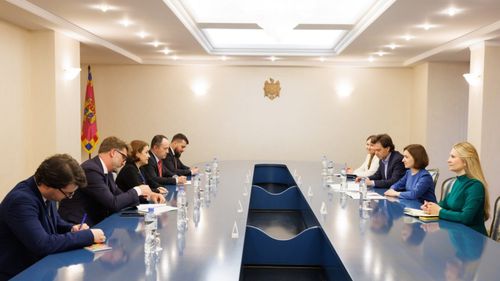 Șefa diplomației române a mers în prima sa vizită oficială de la preluarea mandatului la Chișinău/ Luminița Odobescu s-a întâlnit cu președinta Maia Sandu