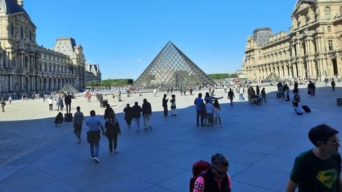 Renovarea Muzeului Luvru: Au fost selectate cinci grupuri de arhitecţi din cele peste 100 de candidaturi