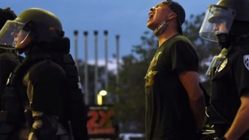 Polițiști împușcați la protestele din Las Vegas și St. Louis. Peste 500 de arestări la New York