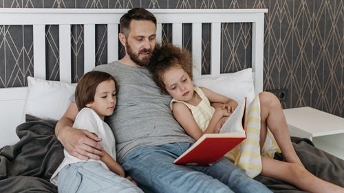 Studiu: Cel mai costisitor aspect în creșterea unui copil este educația