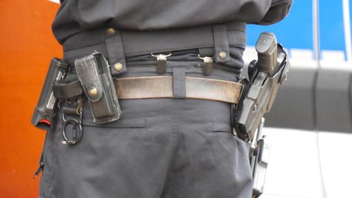 Clujean urmărit pentru trafic de minori, împușcat de polițiști / A vrut să fugă și a fost împușcat în picior